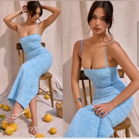 NEW HOUSE OF CB EVA
TUSCAN BLUE EMBROIDERED FLORAL MAXI DRESS - Picture 4 of 7